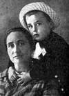 Александра Ивановна Донченко с сыном Олесем